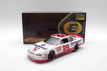**Damaged See Pictures** Kevin Harvick Autographed 2001 GM Goodwrench Service Plus 1:24 RCCA Nascar Diecast Elite **Damaged See Pictures** Kevin Harvick Autographed 2001 GM Goodwrench Service Plus 1:24 RCCA Nascar Diecast Elite