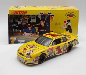 ** With Picture of Driver Autographing Diecast ** Steve Park Autographed 2001 Pennzoil / Looney Tunes 1:24 Nascar Diecast ** With Picture of Driver Autographing Diecast ** Steve Park Autographed 2001 Pennzoil / Looney Tunes 1:24 Nascar Diecast 