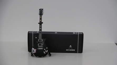 James Hetfield Signature Black Truckster Miniature Guitar Replica Collectible Axe Heaven, Gibson, replica guitar