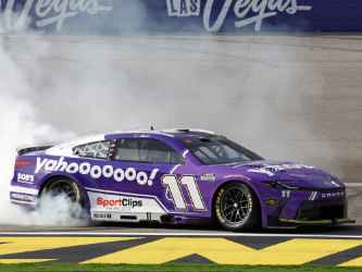 *Preorder* Denny Hamlin 2026 Yahoo / Las Vegas 3.15.26 Race Win 1:24 Nascar Diecast Denny Hamlin, Nascar Diecast, 2026 Nascar Diecast, 1:64 Scale Diecast