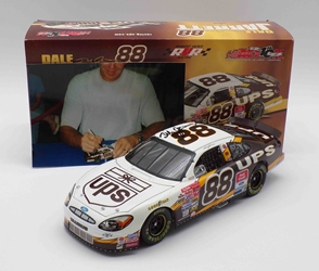 ** With Picture of Driver Autographing Diecast ** Dale Jarrett Autographed 2002 UPS 1:24 Nascar Diecast ** With Picture of Driver Autographing Diecast ** Dale Jarrett Autographed 2002 UPS 1:24 Nascar Diecast 