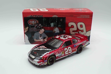 ** With Picture of Driver Autographing Diecast **  Kevin Harvick Autographed 2003 Snap-On / GM Goodwrench 1:24 Nascar Diecast ** With Picture of Driver Autographing Diecast **  Kevin Harvick Autographed 2003 Snap-On / GM Goodwrench 1:24 Nascar Diecast  